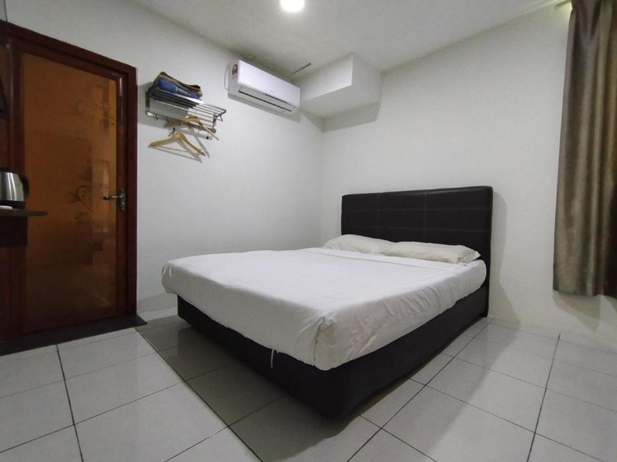 Super Oyo 90668 Joy Inn Miri Bagian luar foto