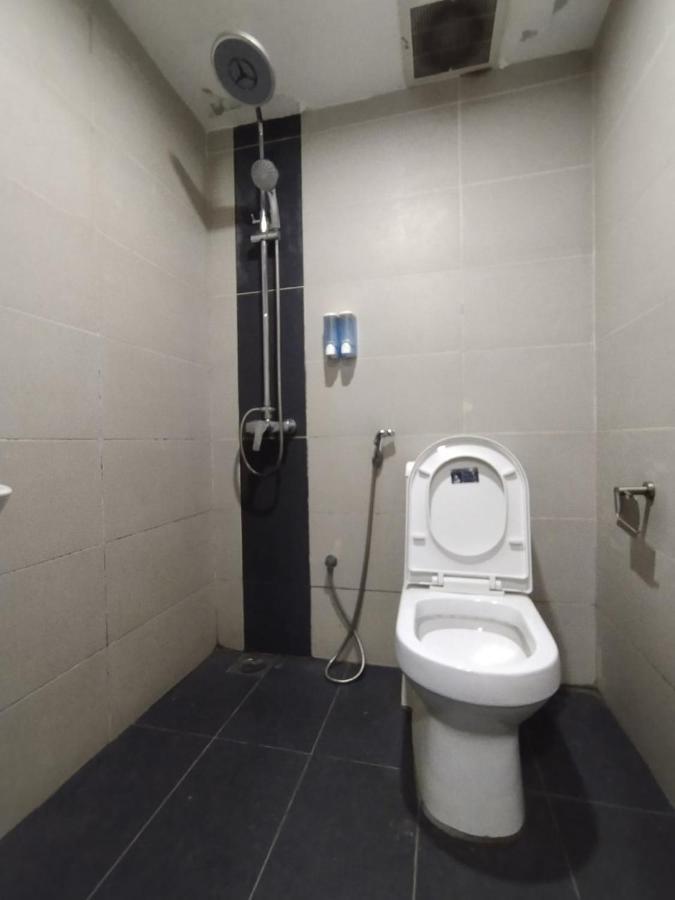 Super Oyo 90668 Joy Inn Miri Bagian luar foto